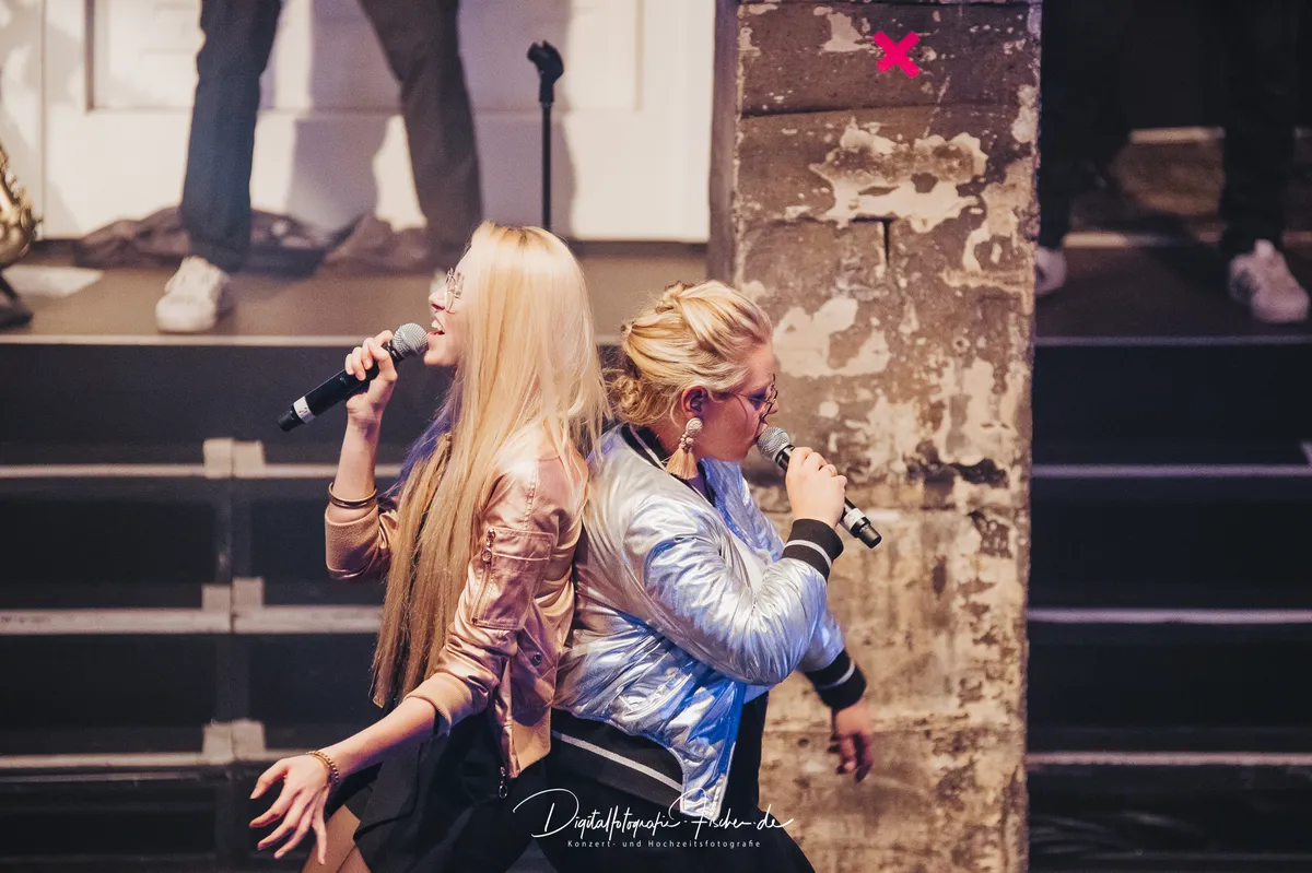 Hochwertige Songwriting-Fotografie von Anna Grillmeier in der Galerie.